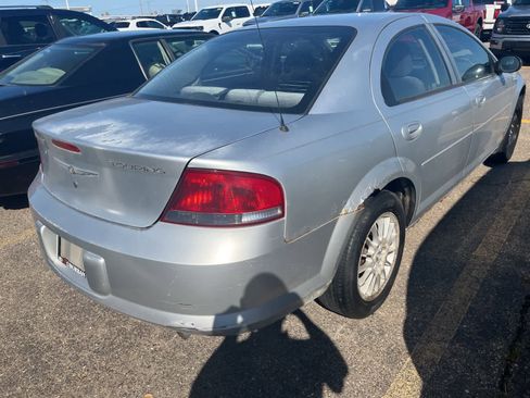 Used 2005 Chrysler Sebring Touring image 11
