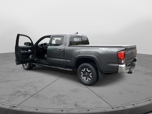 Used 2019 Toyota Tacoma TRD Off-Road image 10