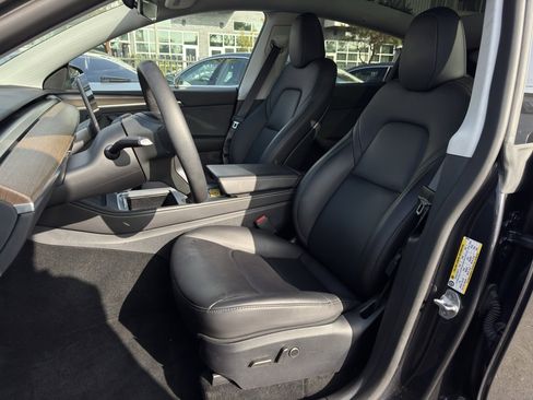 Used 2024 Tesla Model Y Long Range image 17