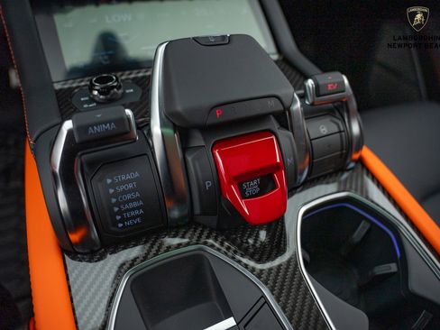 Used 2025 Lamborghini Urus SE image 30