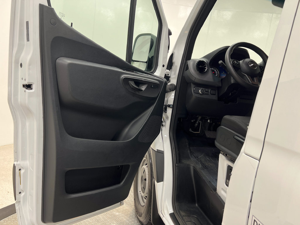Used 2024 Mercedes-Benz Sprinter 2500 image 14