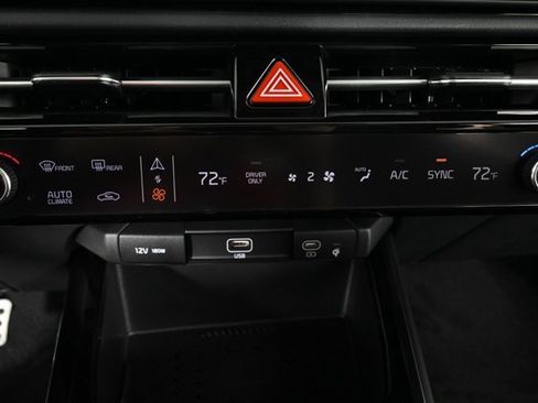 New 2025 Kia Niro EX Touring image 21