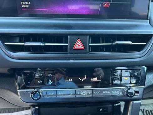Used 2025 Kia Seltos EX image 16