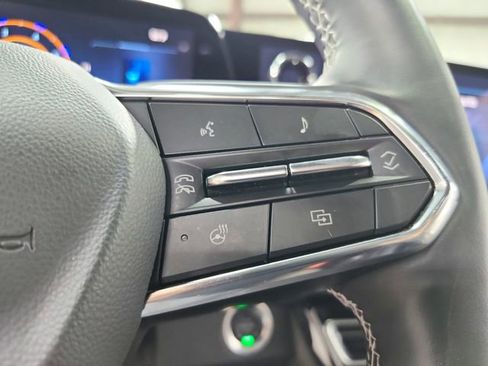 Used 2025 Chevrolet Traverse LT FWD image 23