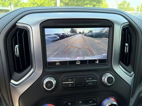 Used 2022 GMC Sierra 1500 SLT w/ SLT Premium Package AWD/4WD image 31