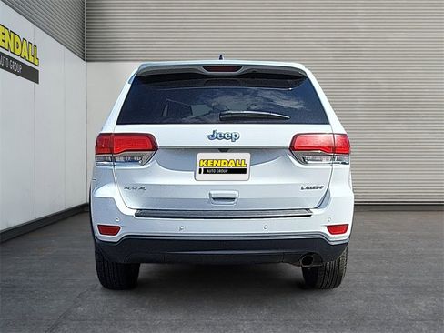 Used 2020 Jeep Grand Cherokee Laredo image 4