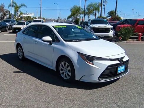 Used 2025 Toyota Corolla LE image 2