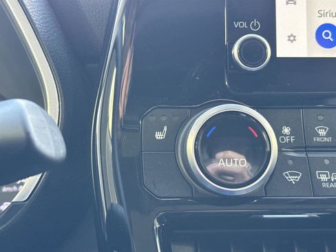 Used 2023 Toyota Highlander XLE image 21