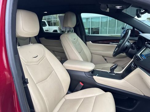 Used 2017 Cadillac XT5 Luxury w/ Driver Awareness Package FWD image 18