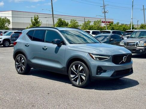Certified 2023 Volvo XC40 B5 Plus w/ Climate Package AWD/4WD image 1