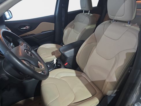 Used 2016 Jeep Cherokee Limited FWD image 12