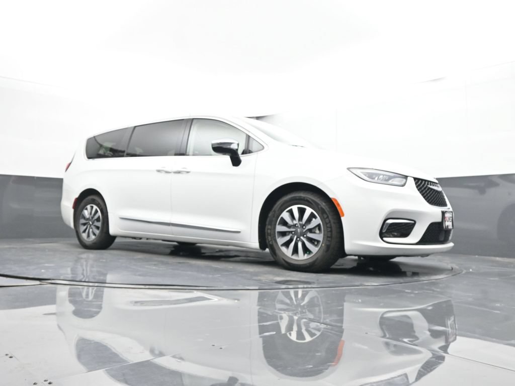 Used 2023 Chrysler Pacifica Limited FWD image 46