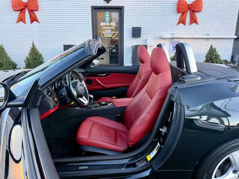 Used 2009 BMW Z4 sDrive30i image 14