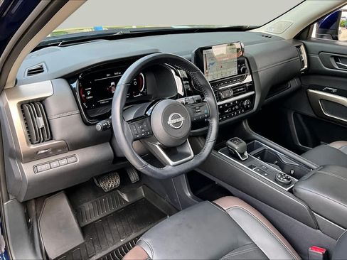 Used 2025 Nissan Pathfinder Platinum w/ Cargo Package AWD/4WD image 18