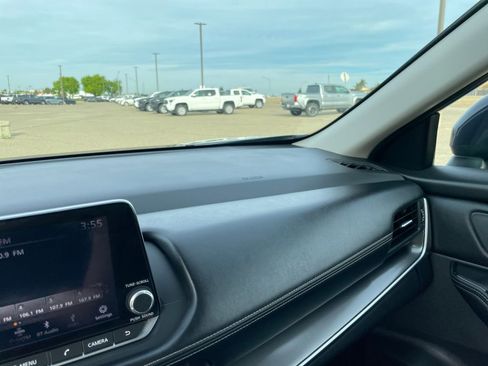 Used 2025 Nissan Rogue SV image 36