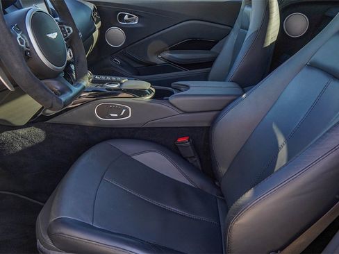 Used 2022 Aston Martin V8 Vantage Coupe image 21