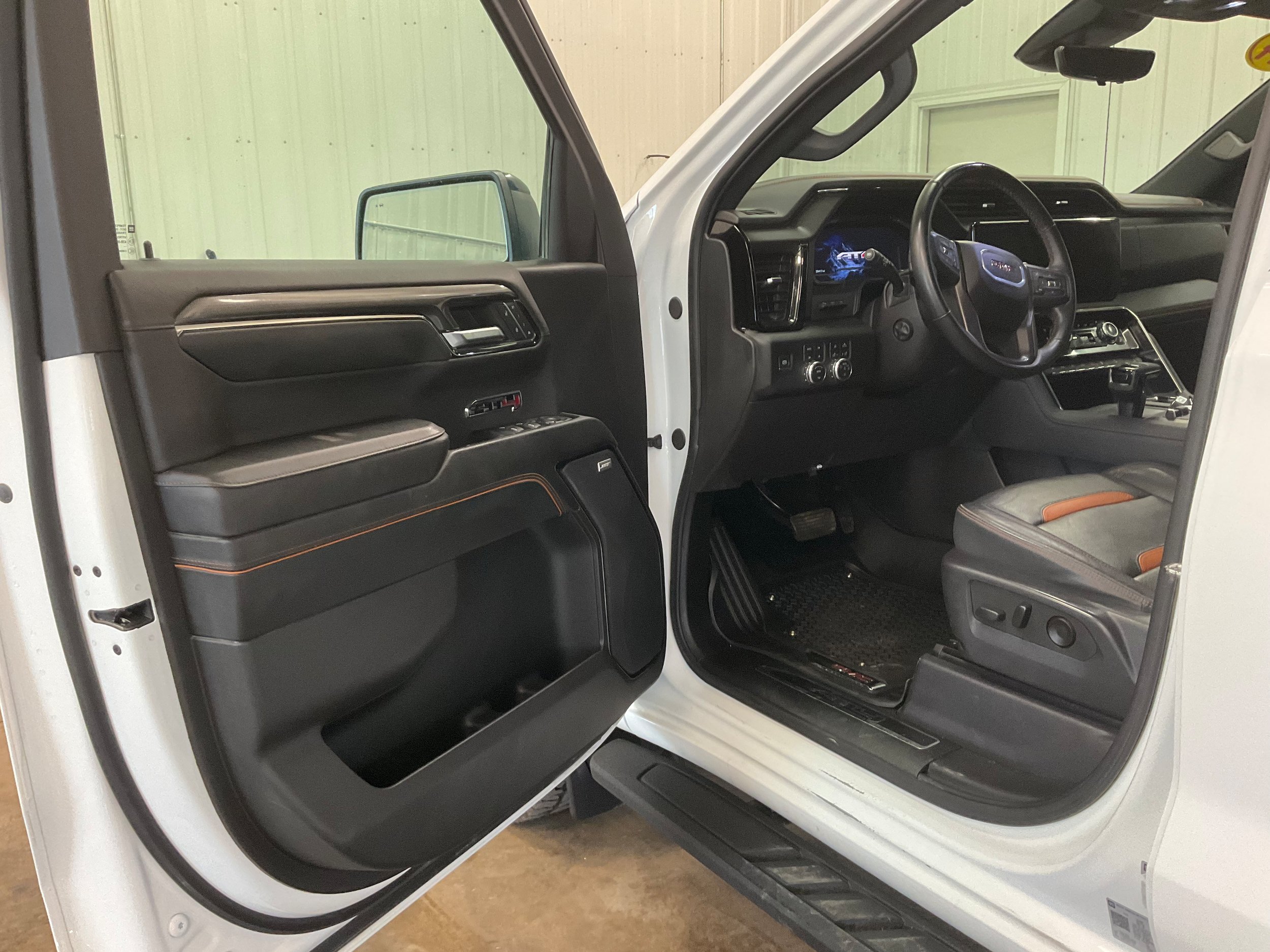 Used 2024 GMC Sierra 1500 AT4 w/ Technology Package AWD/4WD image 8