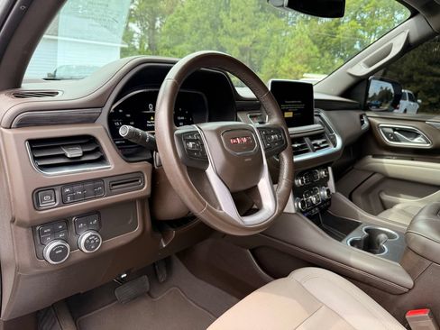 Used 2022 GMC Yukon SLT AWD/4WD image 14