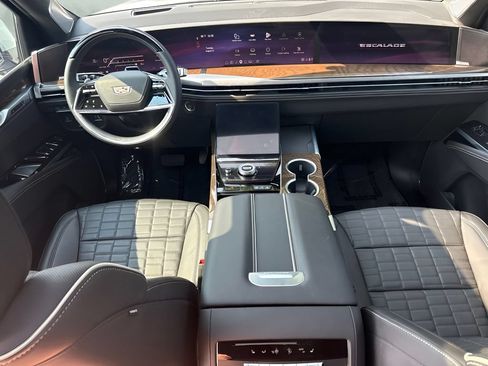 Used 2026 Cadillac Escalade ESV Platinum Sport w/ LPO, Floor Liner Package AWD/4WD image 18