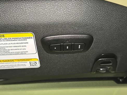 Used 2025 Jeep Wrangler Unlimited Rubicon w/ Technology Group image 30