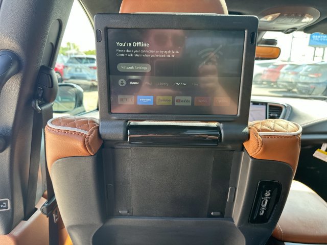 Used 2024 Chrysler Pacifica Pinnacle AWD/4WD image 55