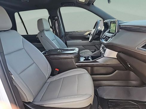 Used 2024 GMC Yukon SLT w/ SLT Luxury Package image 38