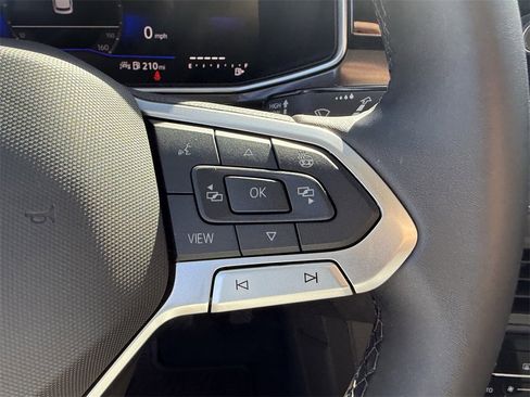 New 2026 Volkswagen Taos SE image 15
