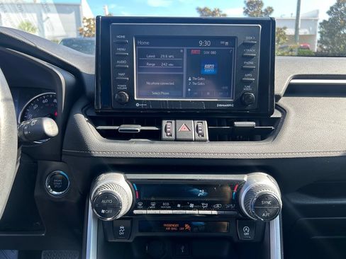 Used 2021 Toyota RAV4 XLE Premium FWD image 16
