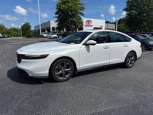 Used 2023 Honda Accord EX image 2