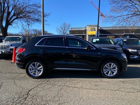 Used 2023 Audi Q3 2.0T Premium image 2