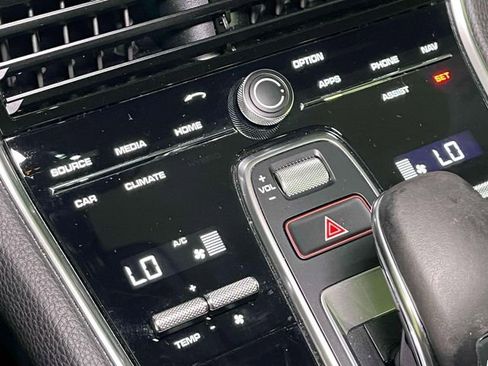 Certified 2020 Porsche Panamera image 32