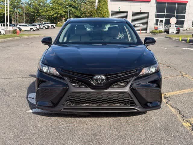 Used 2022 Toyota Camry SE AWD/4WD image 2