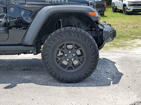 Used 2026 Jeep Wrangler Sport AWD/4WD image 12