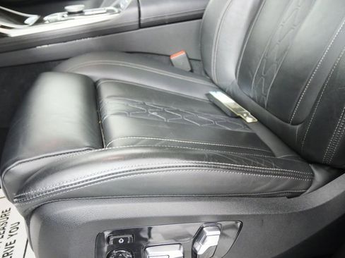 Used 2023 BMW X7 xDrive40i image 9