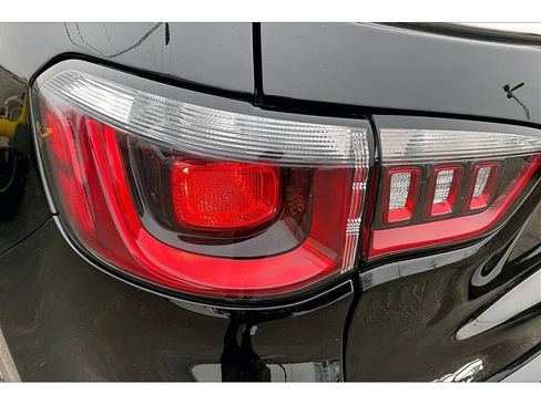 Used 2024 Jeep Compass Limited image 34