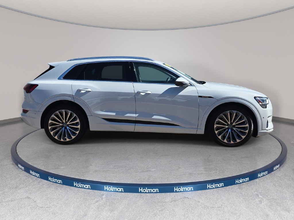 Used 2019 Audi e-tron Prestige w/ Prestige Package AWD/4WD image 5