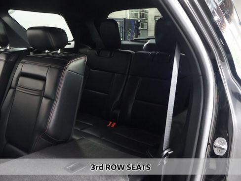 Used 2025 Ford Explorer ST-Line w/ ST-Line Street Pack AWD/4WD image 8