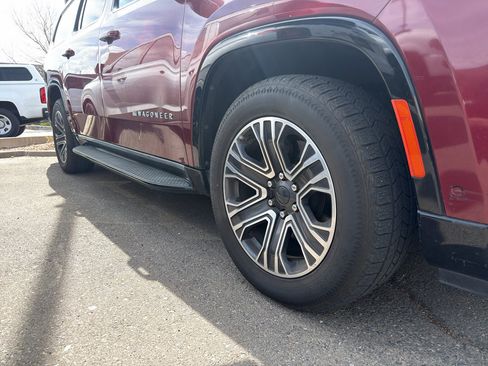 Used 2023 Jeep Wagoneer L Series II image 5