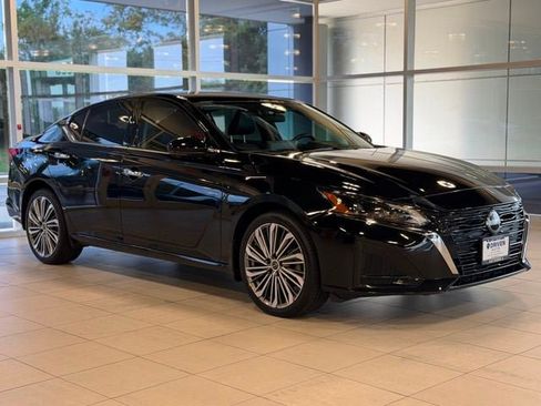 Used 2023 Nissan Altima 2.5 SL AWD/4WD image 6