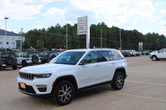 Certified 2024 Jeep Grand Cherokee Limited AWD/4WD image 1