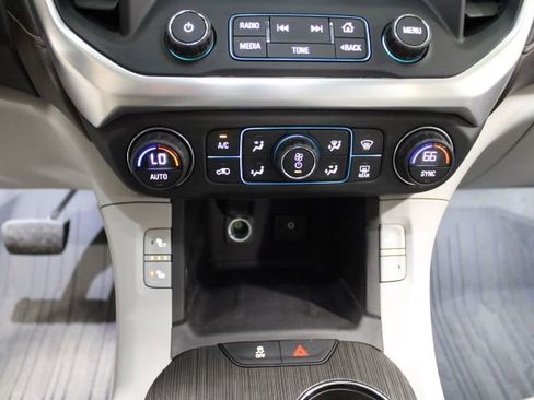 Used 2017 GMC Acadia SLT image 34