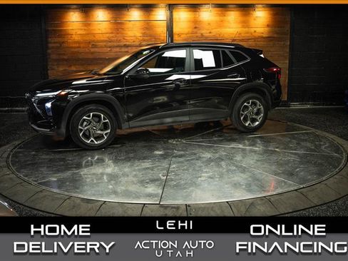 Used 2025 Chevrolet Trax LT w/ LT Convenience Package FWD image 1