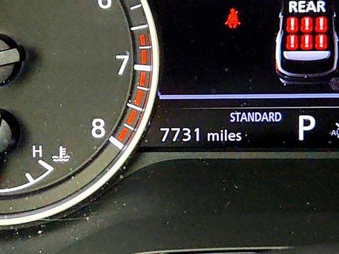 Used 2025 Nissan Pathfinder SV FWD image 14