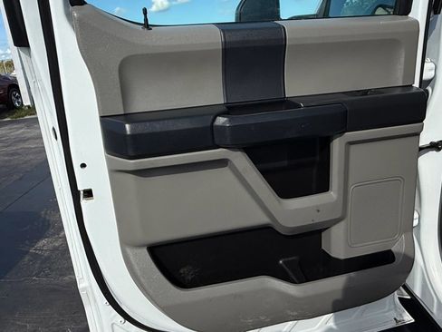 Used 2022 Ford F550 4x4 Crew Cab Super Duty w/ Power Equipment Group image 19