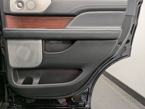 Certified 2022 Lincoln Navigator Reserve image 24