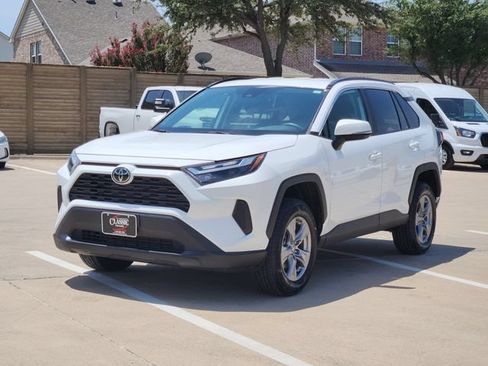 Used 2025 Toyota RAV4 XLE FWD image 11