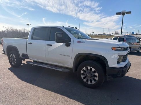 Used 2024 Chevrolet Silverado 2500 Custom w/ Custom Value Package image 9