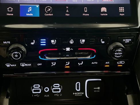 Used 2023 Jeep Grand Cherokee 4WD 4xe w/ Luxury Tech Group II image 12