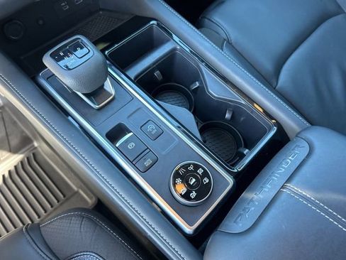 Used 2024 Nissan Pathfinder SL w/ SL Premium Package image 26