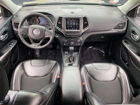 Used 2019 Jeep Cherokee Trailhawk w/ Comfort/Convenience Group AWD/4WD image 10